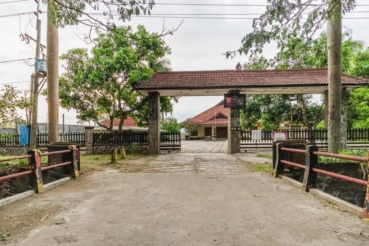 Reddoorz Syariah Near Gor Ken Arok Hotel Malang Exterior photo